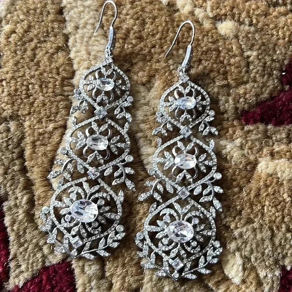 Carolee Lux Women’s Chandelier Crystal Earrings Wedding Bride Pageant - Picture 6 of 11